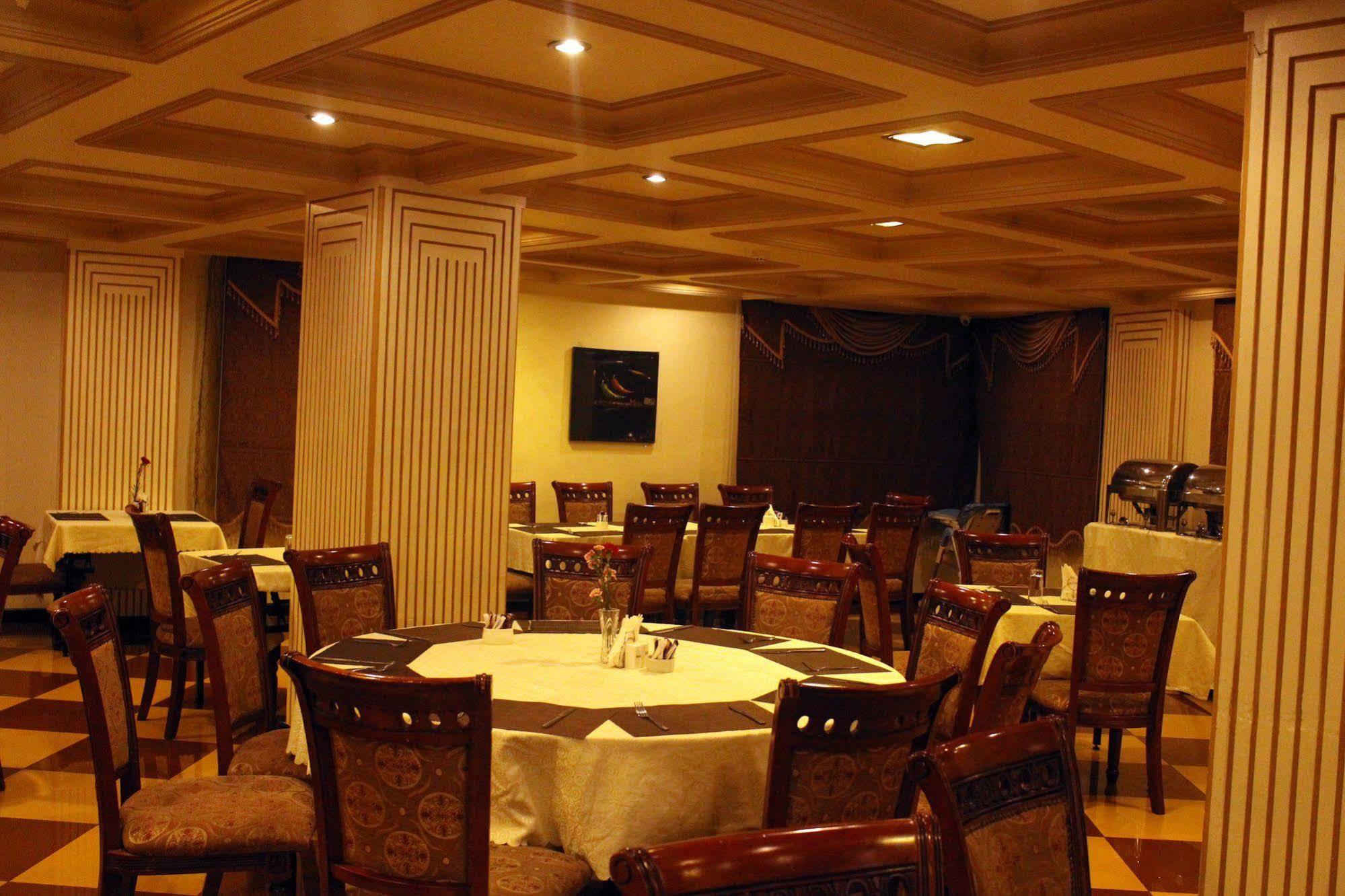 Hotel Sapphire Dar es Salaam Esterno foto